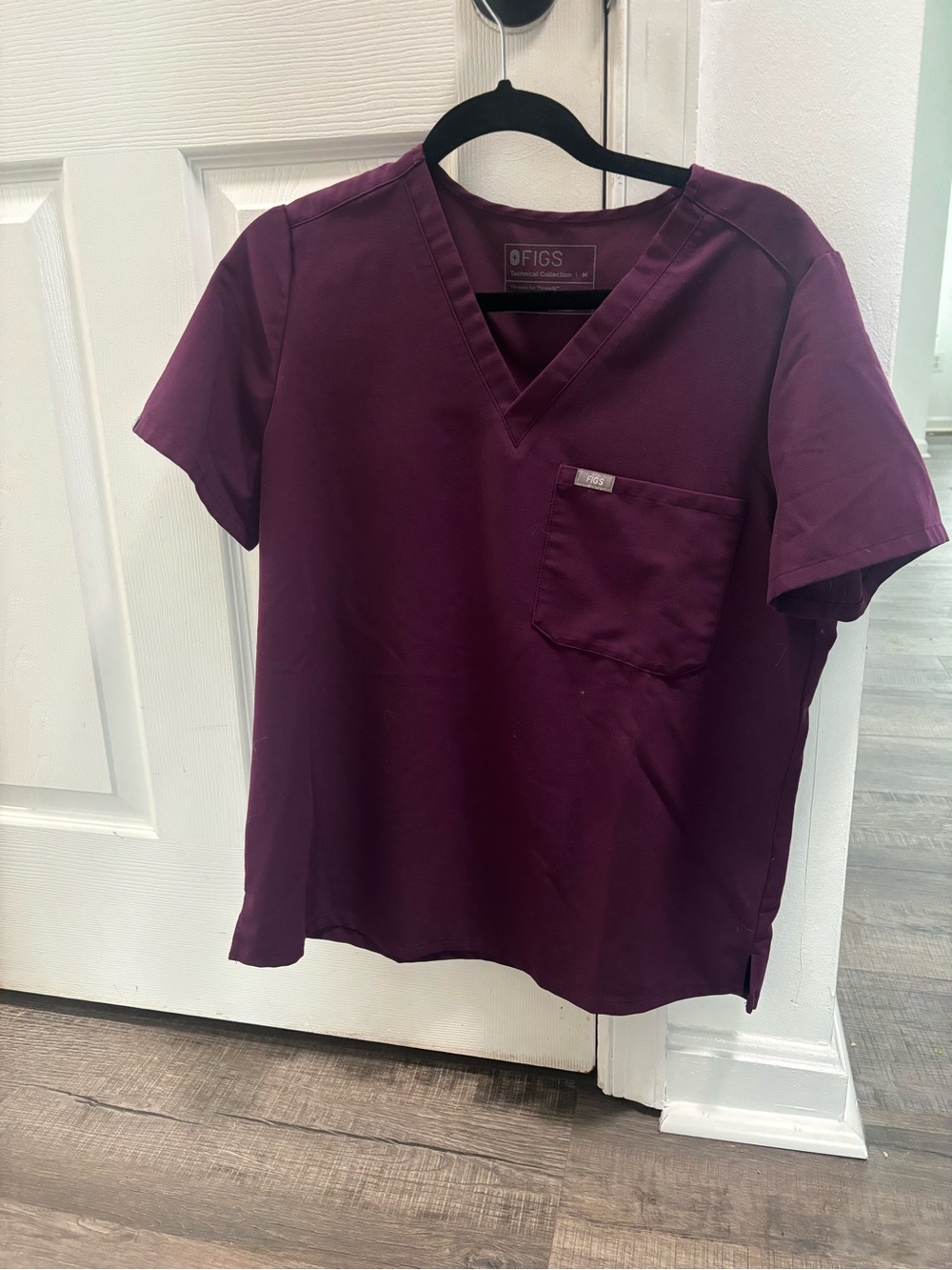 FIGS women’s V-Neck Scrub Top in Plum